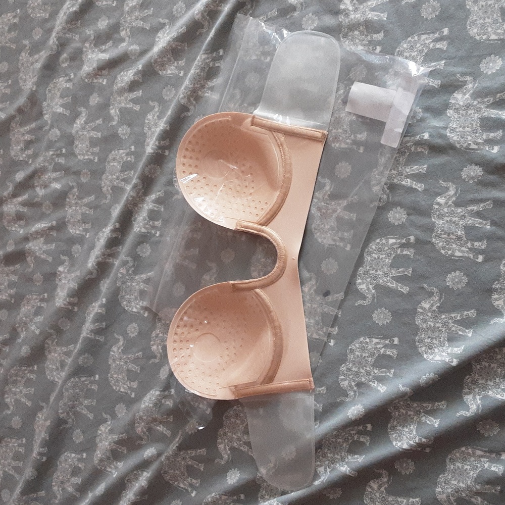 Adhesive Bra - Picture 5 of 6